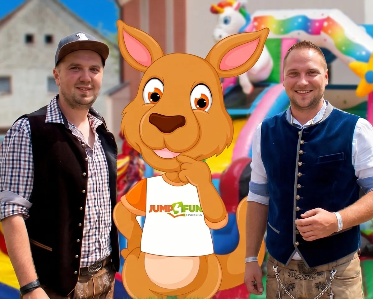 Stefan und Thomas mit Jumpy, dem Maskottchen von Jump4Fun